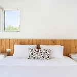 Rhenia Hotel