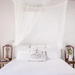 Rhenia Hotel