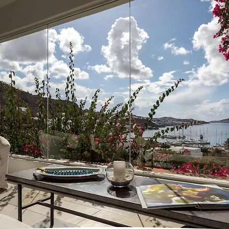 Rhenia Hotel Tourlos