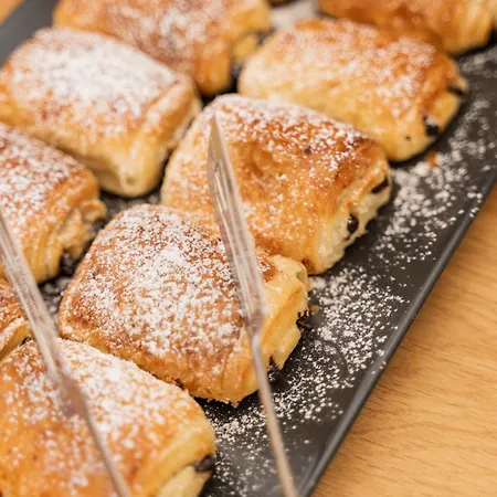 酒店 Rhenia 图罗斯