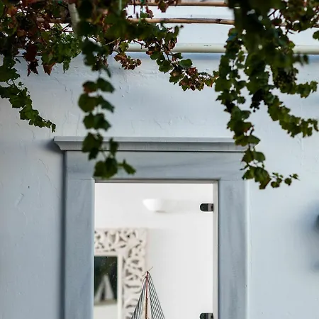 Rhenia Hotel