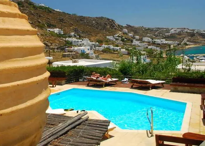 酒店 Rhenia 图罗斯