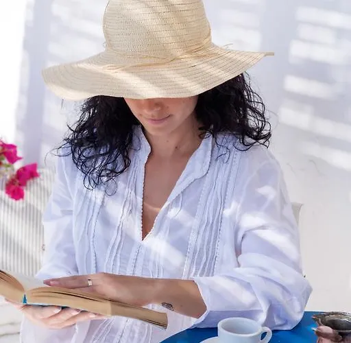 Rhenia Hotel Tourlos